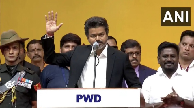 dalapathi vijay fan - ShareChat